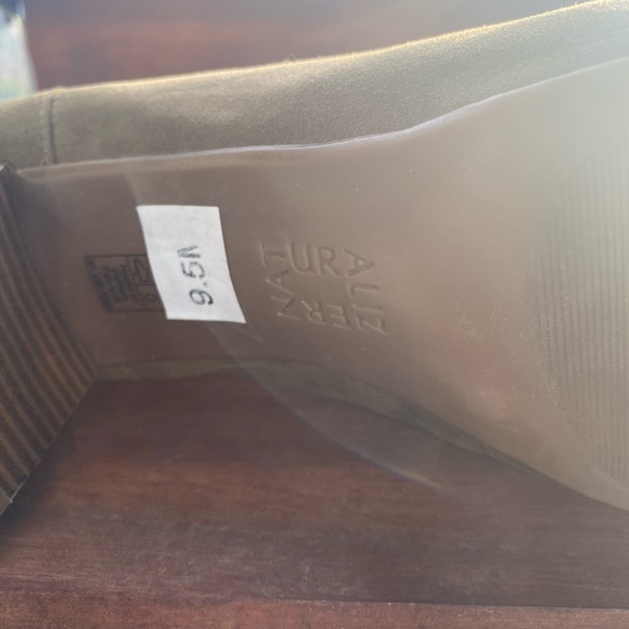 Naturalizer low heel shoes (super comfy) - Picture 4 of 4